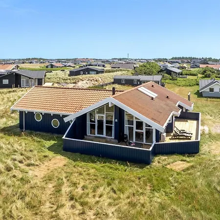 Nis - 75m From The Sea By Interhome *